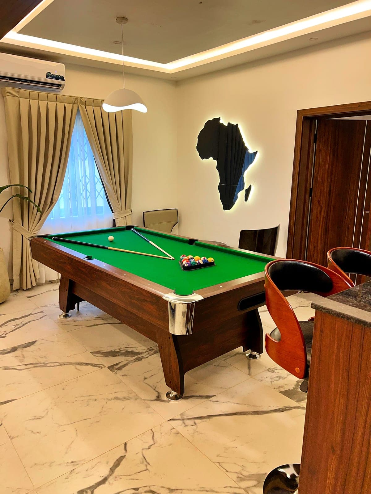 Luxury apartment in LAKESIDE